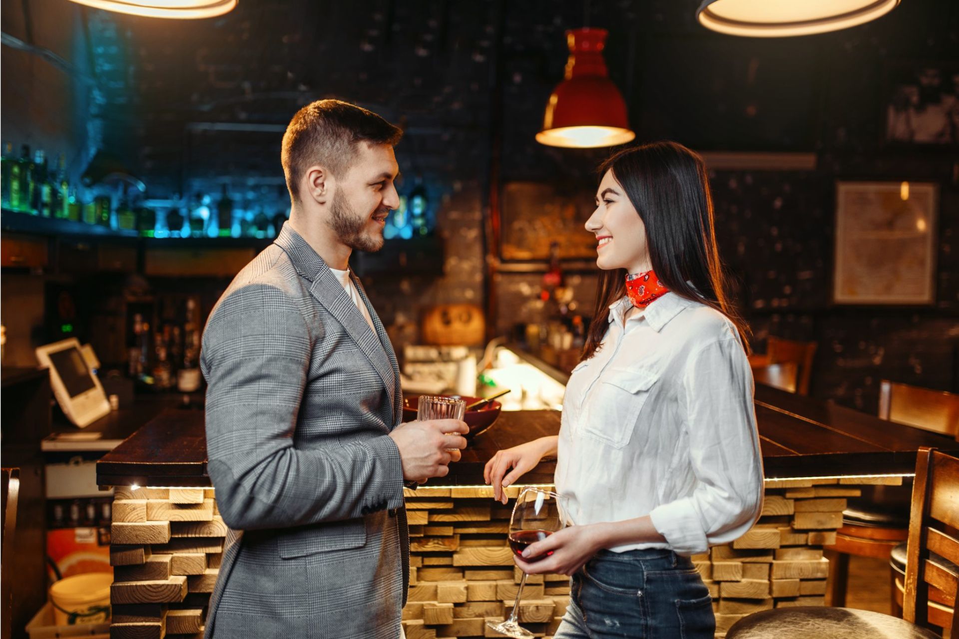 love-couple-talking-at-bar-counter