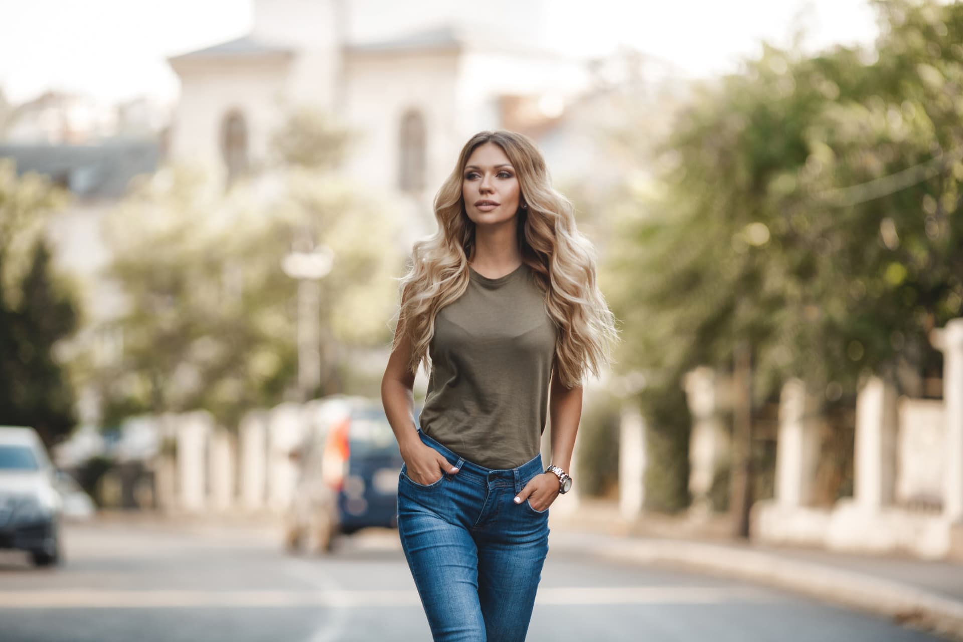 cute-casual-woman-outdoor