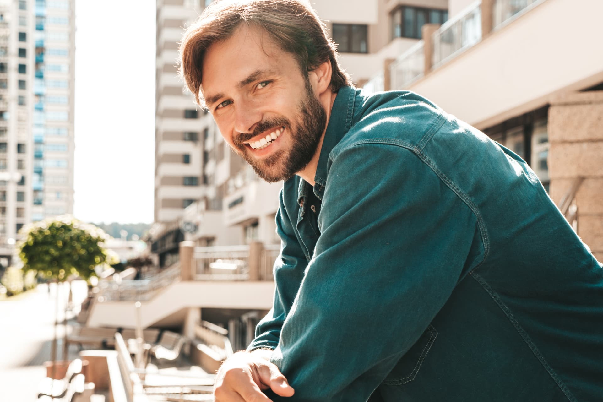 portrait-handsome-smiling-stylish-hipster-lambersexual-model